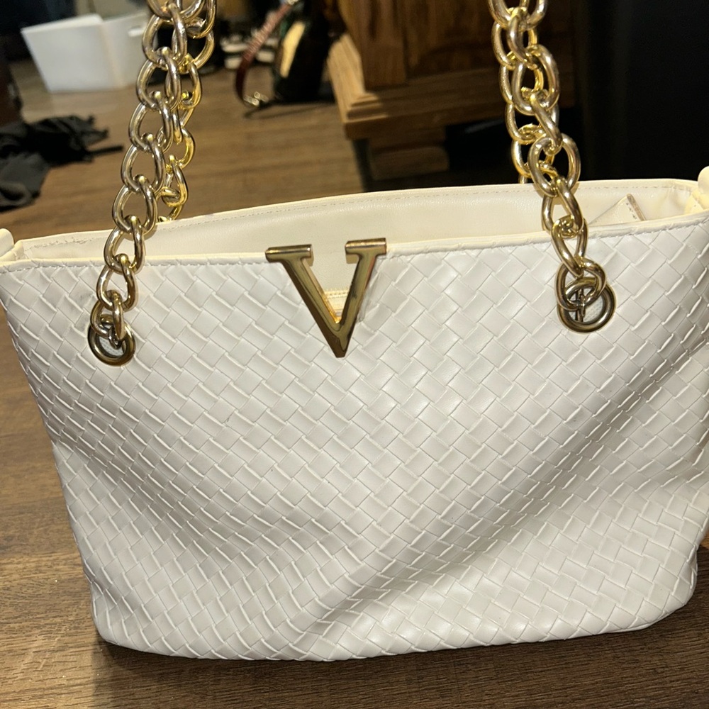 Chic White Woven Shoulder Bag with Gold Accents